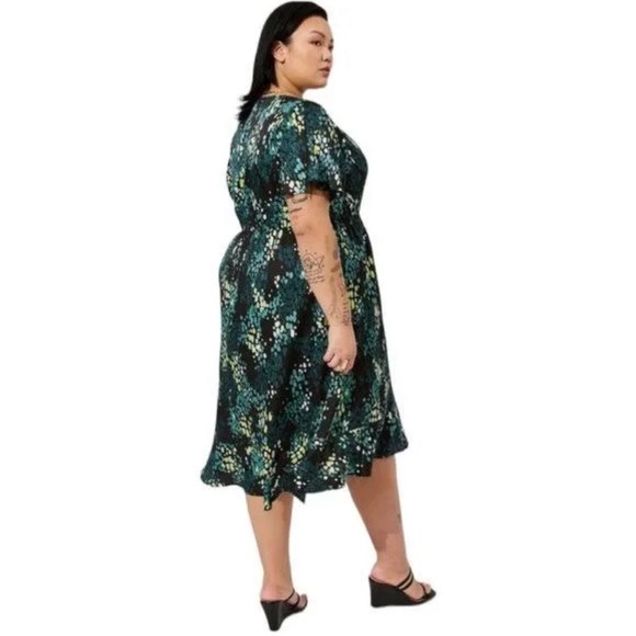 Torrid Midi Bubble Charm Flutter Sleeve Wrap Dress size 4 / 4x - Picture 2 of 11